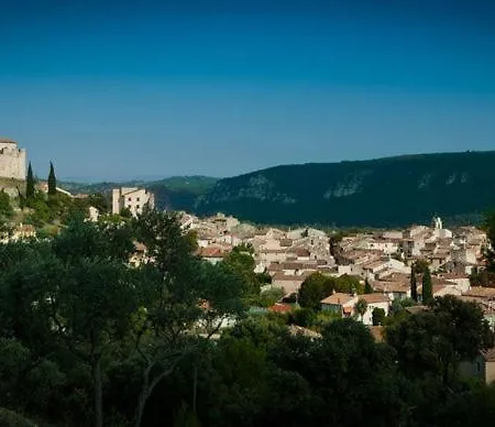 Pour Cures Et アパート